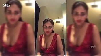 Actress Parul Yadav Huge Boobs Cleavage Show Video - http://free-hot-girls.ml/