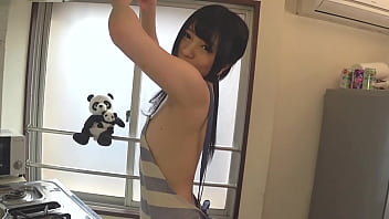 Video of an AV actress cooking normally in a naked apron