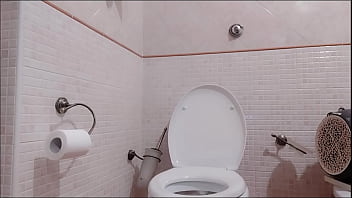 let's spy Chantal with me (toilet fetish)