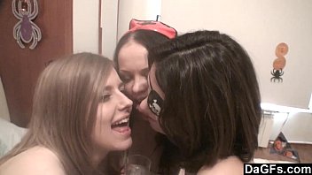 Dagfs - Threesome Lesbians Party